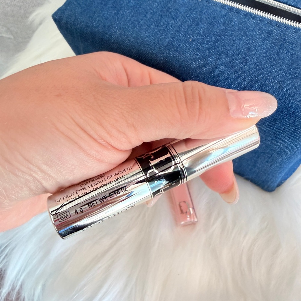 Dior Blue Cosmetic Bag with 2 travel size - Picture 7 of 9
